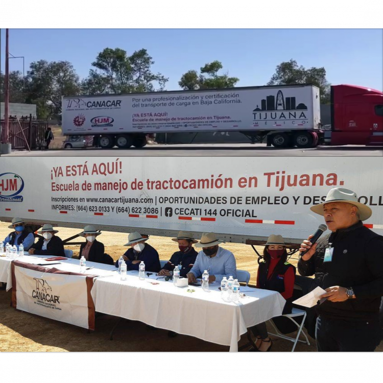 Escuela de Manejo de Tractocamión en Tijuana